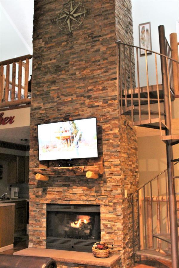 Spacious Downtown Condo Walking Distance To Downtown Gatlinburg Sleeps 6 Guests Kültér fotó