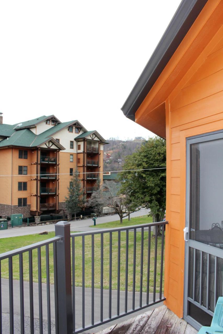 Spacious Downtown Condo Walking Distance To Downtown Gatlinburg Sleeps 6 Guests Kültér fotó