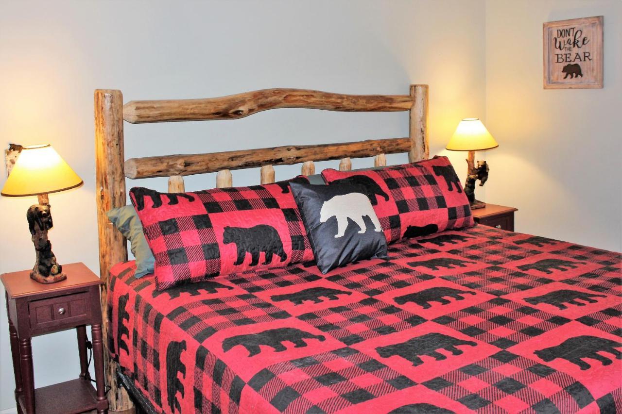 Spacious Downtown Condo Walking Distance To Downtown Gatlinburg Sleeps 6 Guests Kültér fotó