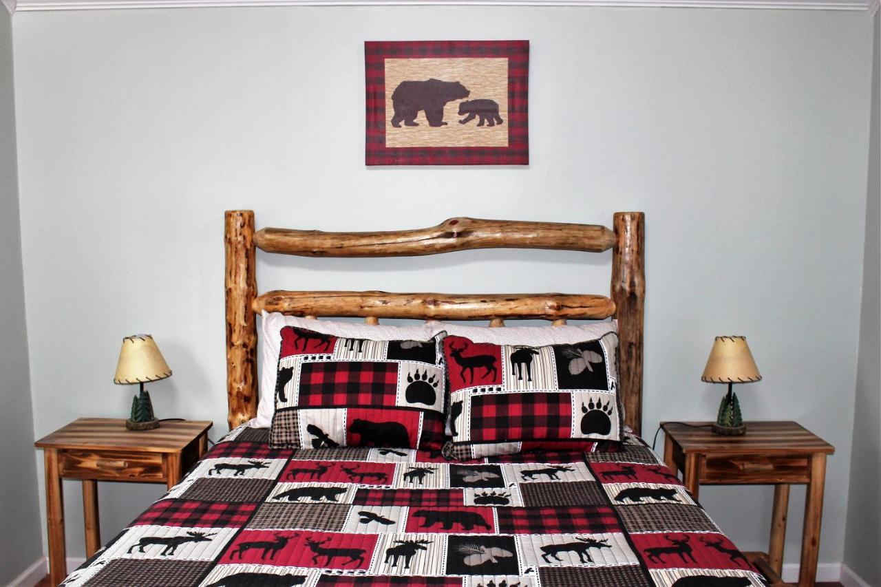 Spacious Downtown Condo Walking Distance To Downtown Gatlinburg Sleeps 6 Guests Kültér fotó