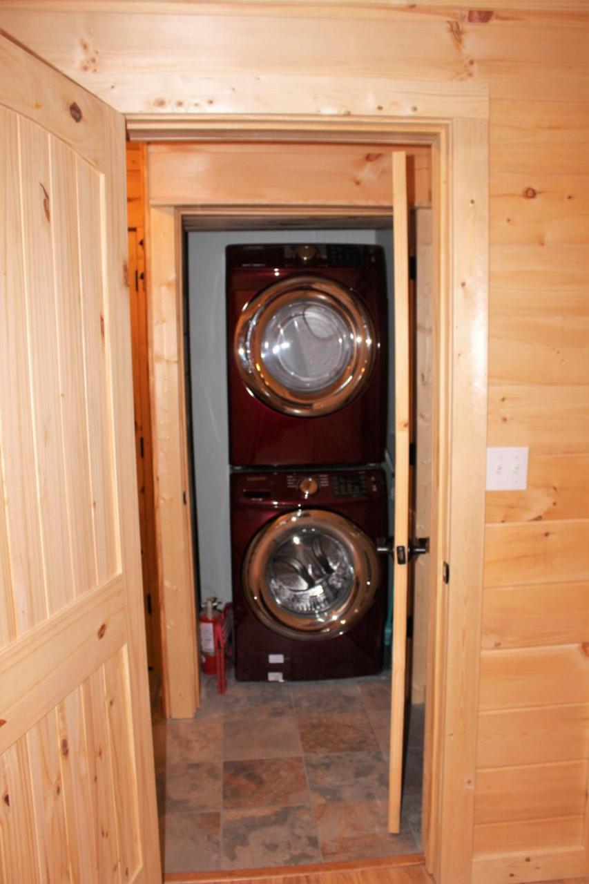 Spacious Downtown Condo Walking Distance To Downtown Gatlinburg Sleeps 6 Guests Kültér fotó