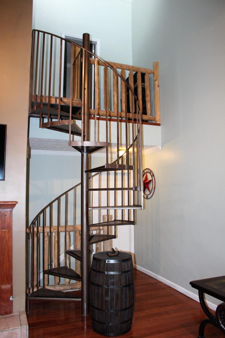 Spacious Downtown Condo Walking Distance To Downtown Gatlinburg Sleeps 6 Guests Kültér fotó