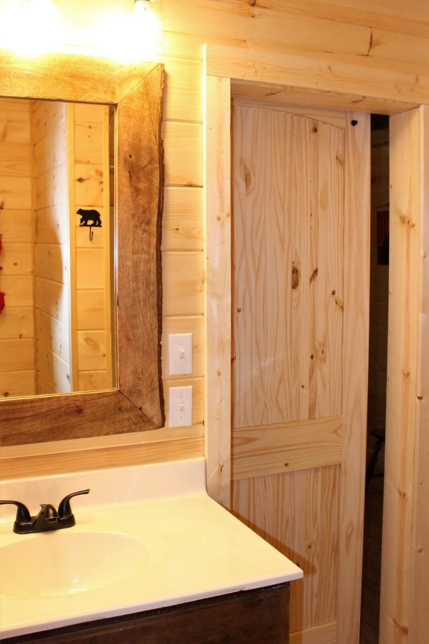 Spacious Downtown Condo Walking Distance To Downtown Gatlinburg Sleeps 6 Guests Kültér fotó