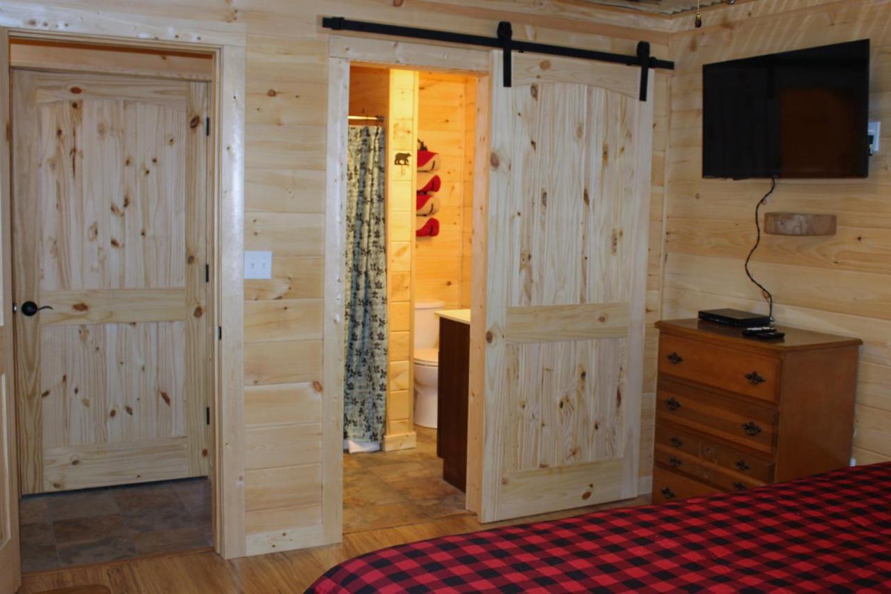 Spacious Downtown Condo Walking Distance To Downtown Gatlinburg Sleeps 6 Guests Kültér fotó