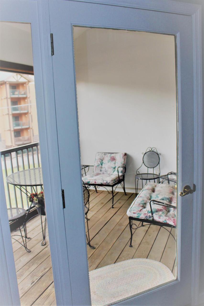 Spacious Downtown Condo Walking Distance To Downtown Gatlinburg Sleeps 6 Guests Kültér fotó