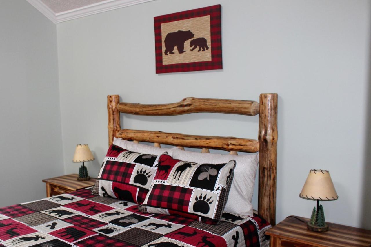 Spacious Downtown Condo Walking Distance To Downtown Gatlinburg Sleeps 6 Guests Kültér fotó