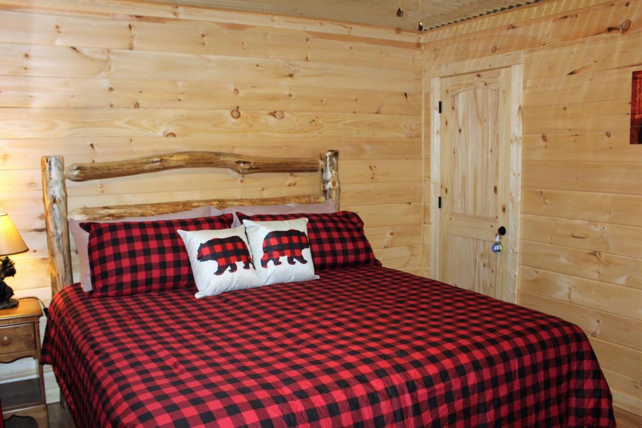 Spacious Downtown Condo Walking Distance To Downtown Gatlinburg Sleeps 6 Guests Kültér fotó
