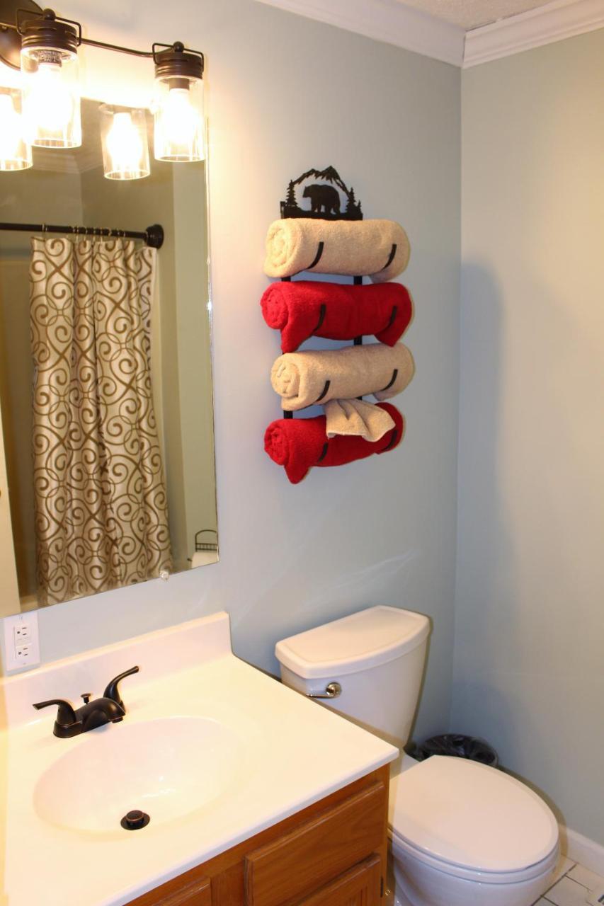 Spacious Downtown Condo Walking Distance To Downtown Gatlinburg Sleeps 6 Guests Kültér fotó