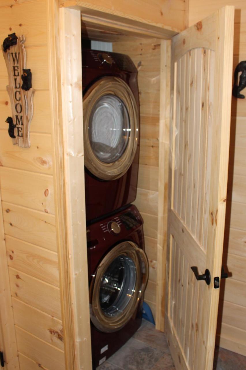 Spacious Downtown Condo Walking Distance To Downtown Gatlinburg Sleeps 6 Guests Kültér fotó