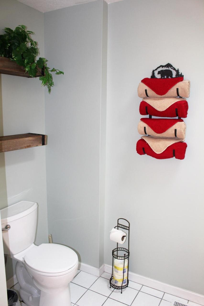 Spacious Downtown Condo Walking Distance To Downtown Gatlinburg Sleeps 6 Guests Kültér fotó