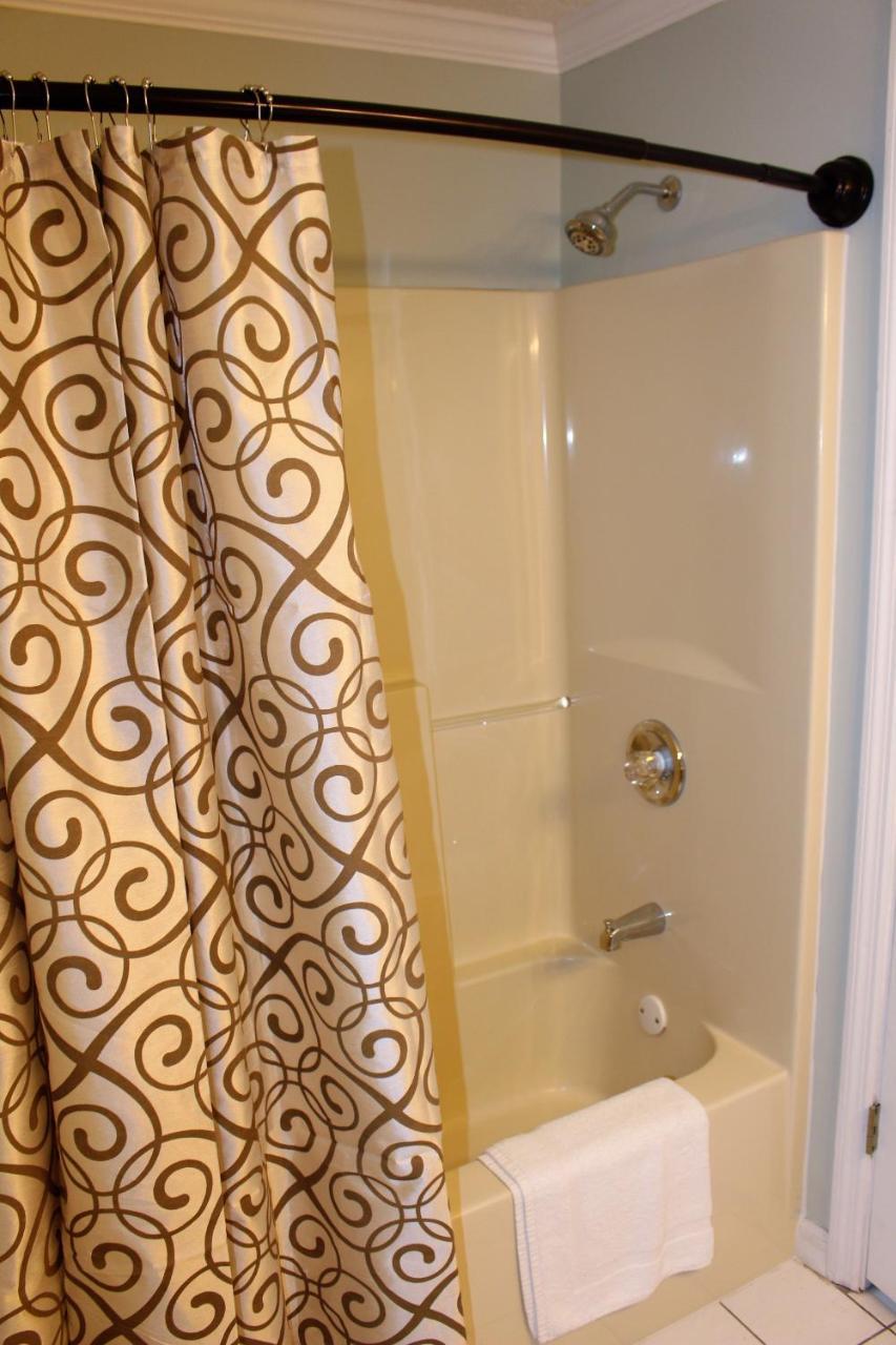 Spacious Downtown Condo Walking Distance To Downtown Gatlinburg Sleeps 6 Guests Kültér fotó
