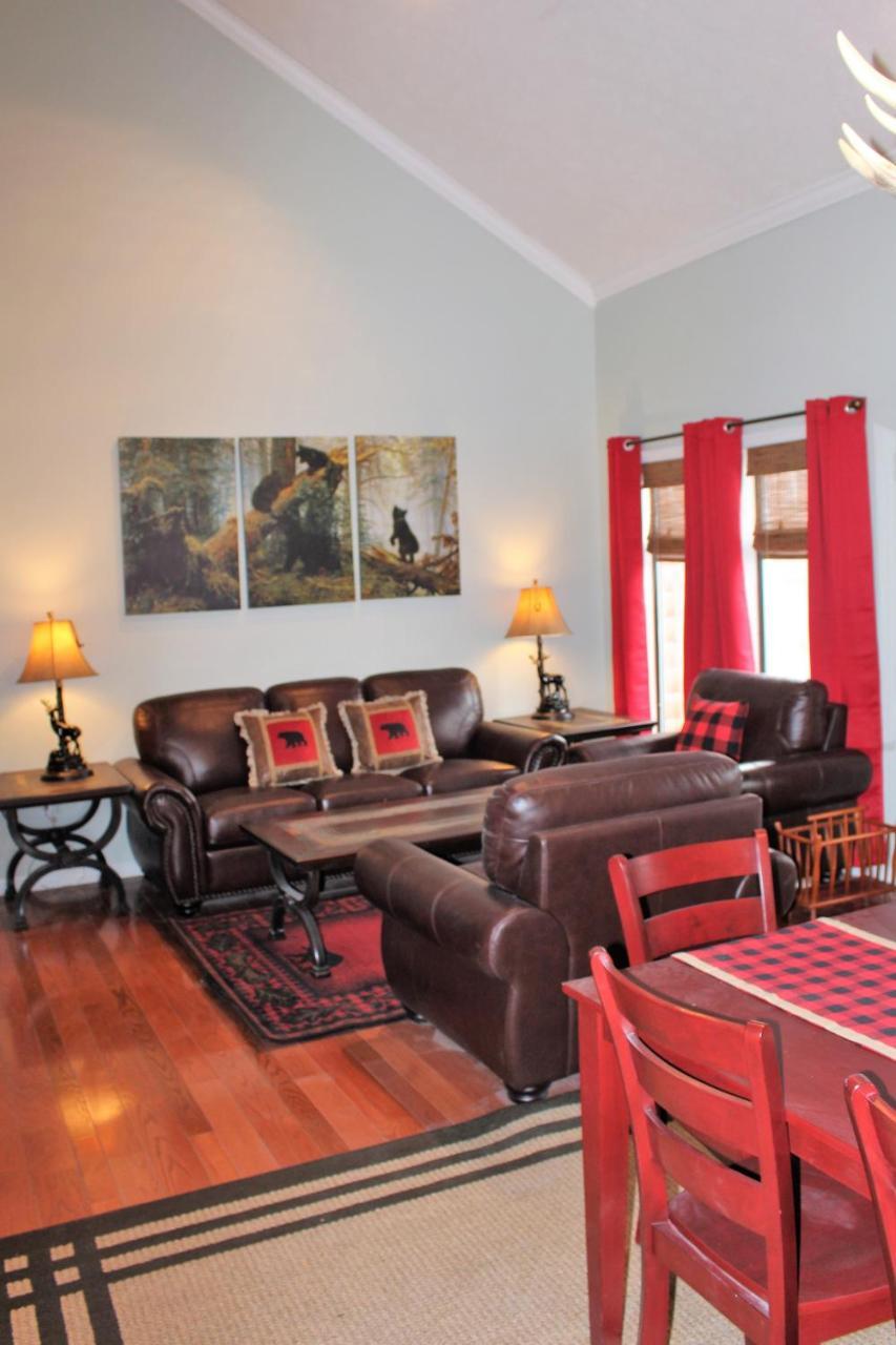 Spacious Downtown Condo Walking Distance To Downtown Gatlinburg Sleeps 6 Guests Kültér fotó