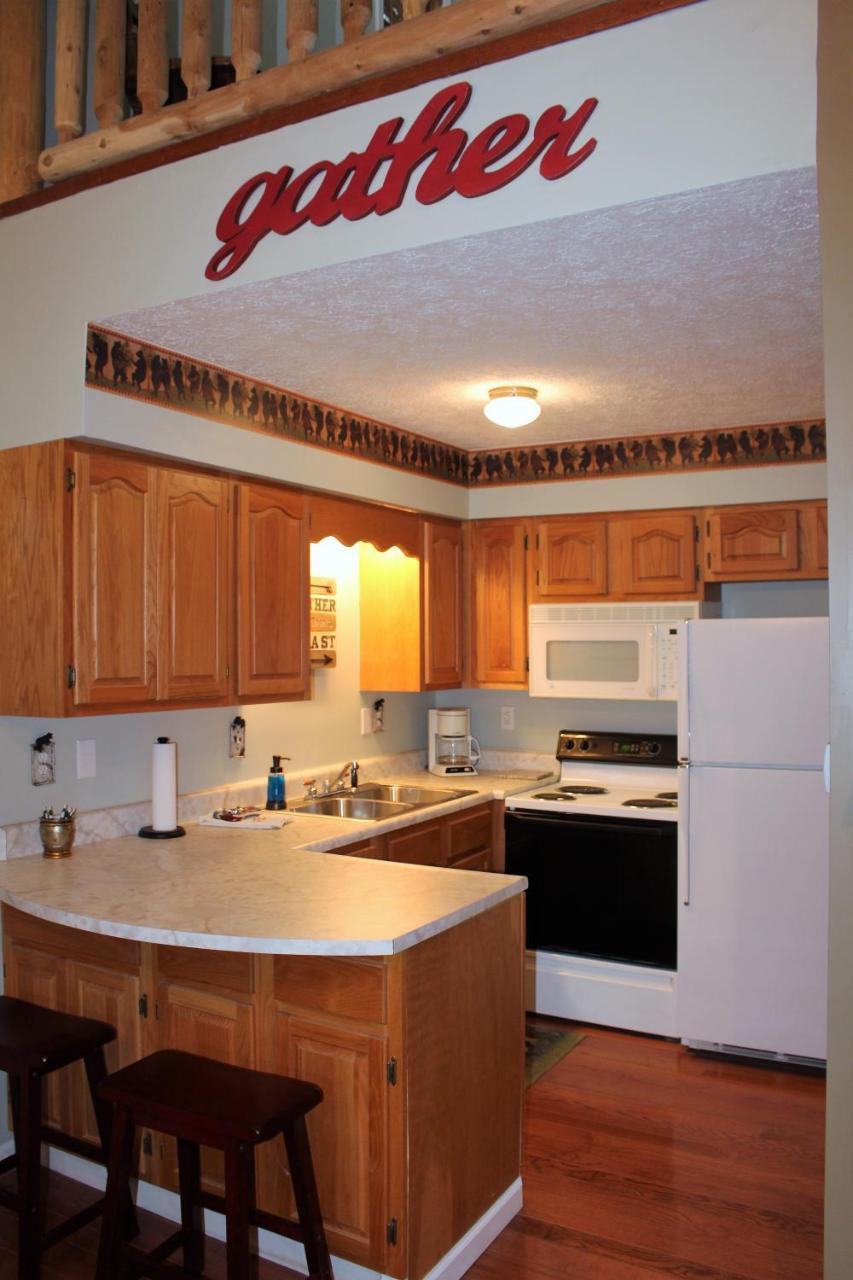 Spacious Downtown Condo Walking Distance To Downtown Gatlinburg Sleeps 6 Guests Kültér fotó