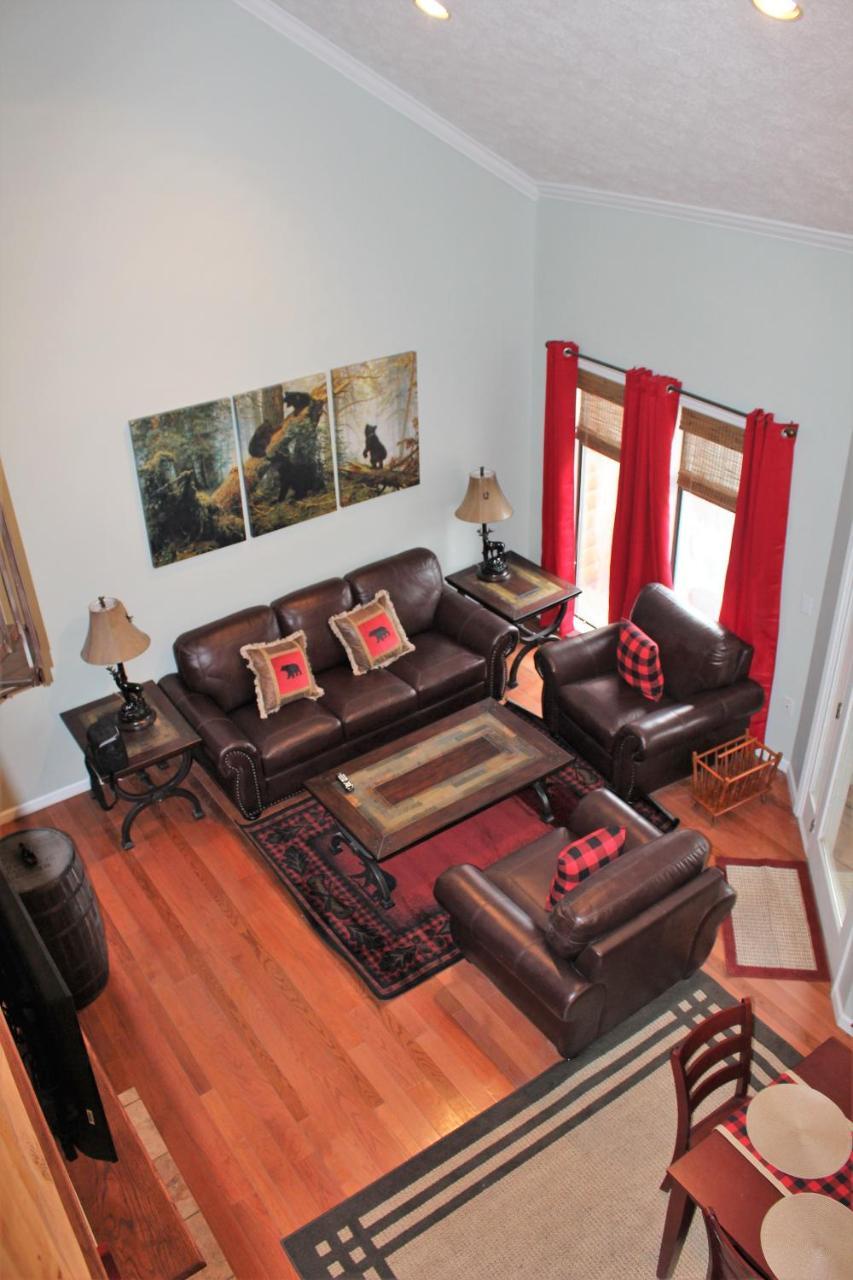 Spacious Downtown Condo Walking Distance To Downtown Gatlinburg Sleeps 6 Guests Kültér fotó
