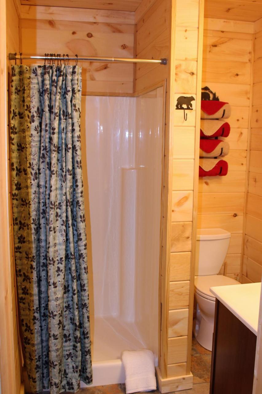 Spacious Downtown Condo Walking Distance To Downtown Gatlinburg Sleeps 6 Guests Kültér fotó