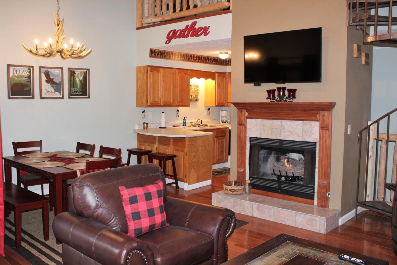 Spacious Downtown Condo Walking Distance To Downtown Gatlinburg Sleeps 6 Guests Kültér fotó