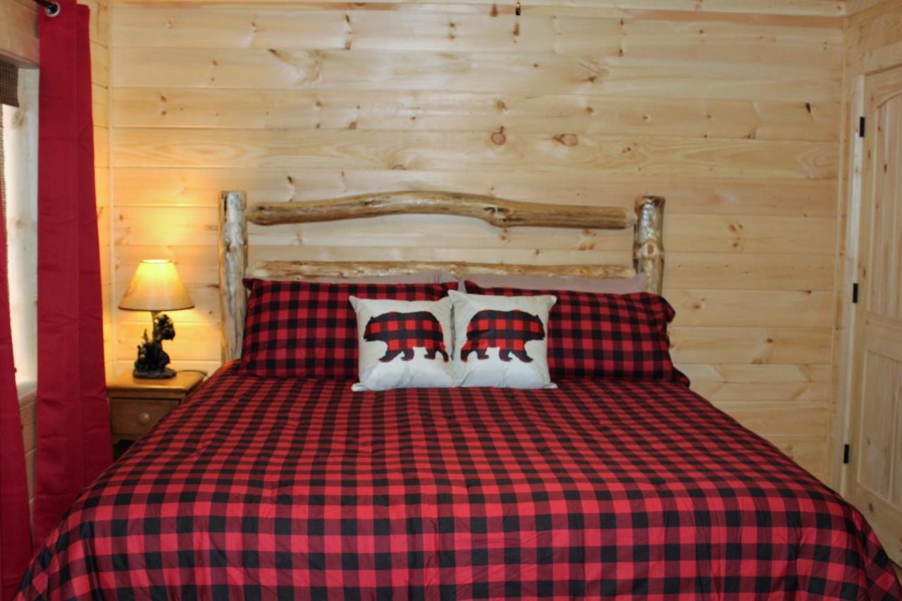 Spacious Downtown Condo Walking Distance To Downtown Gatlinburg Sleeps 6 Guests Kültér fotó